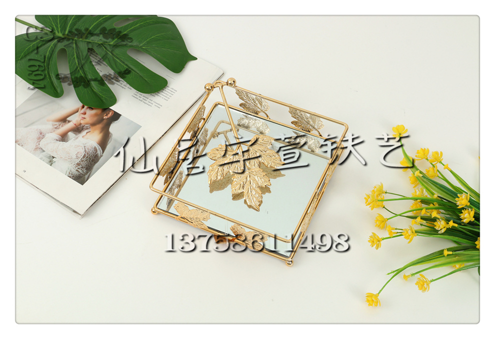 Yuxuan Ironwork Fashionable Square Golden Ironwork living Room Tissue holder Tissue tray Metal Mirror Tissue Storage tray 14 Application Scenario