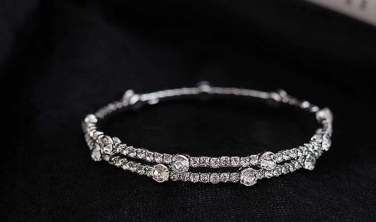 Fashionable new product: Simple, full diamond, trendy and elegant women's bracelet Chao Xia 18 Specification image