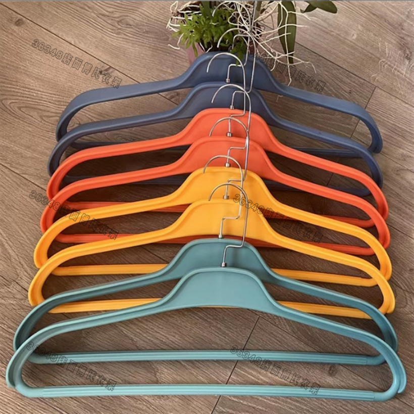 衣架/植绒衣架/木质儿童衣架/衣服架/晾衣架白底实物图