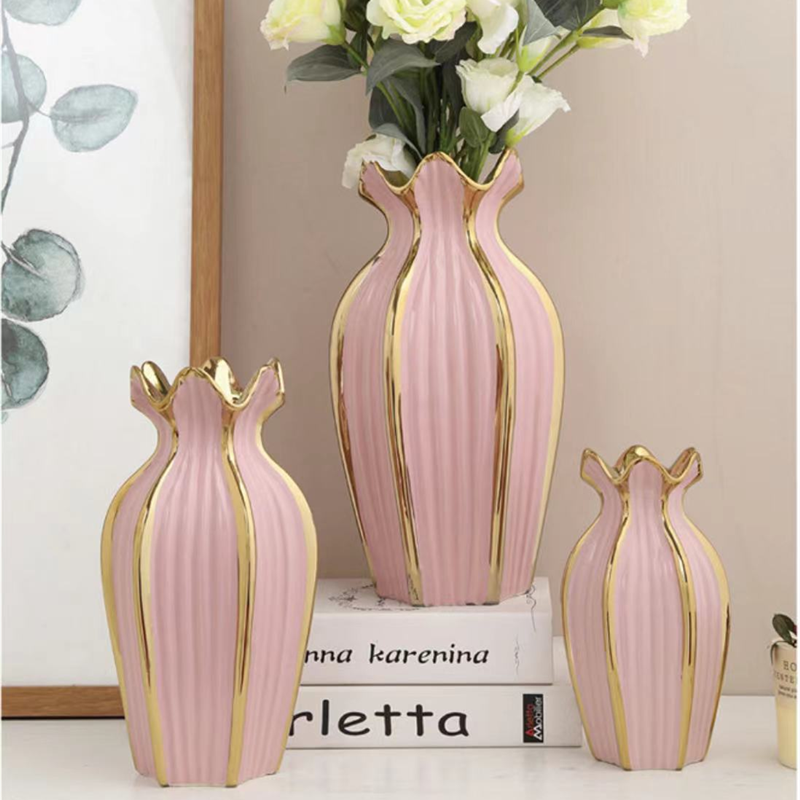 Nordic light luxury gold electroplated ceramic vases, wedding hotel soft decoration items, hydroponic flower vases, living room decorative cabinets, dining tables, model room home decorations Application Scenario
