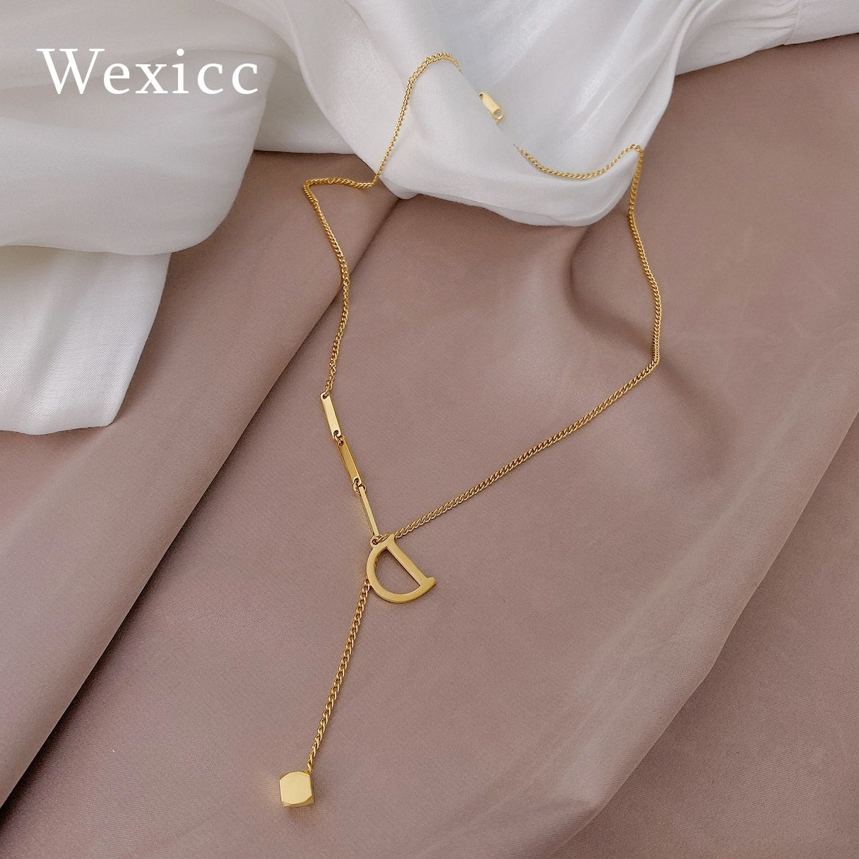 不掉色钛钢D字母长款毛衣链2022年新款网红设计感项链女锁骨链潮