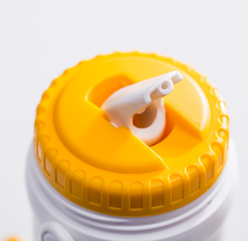 Student straw water bottle Application Scenario