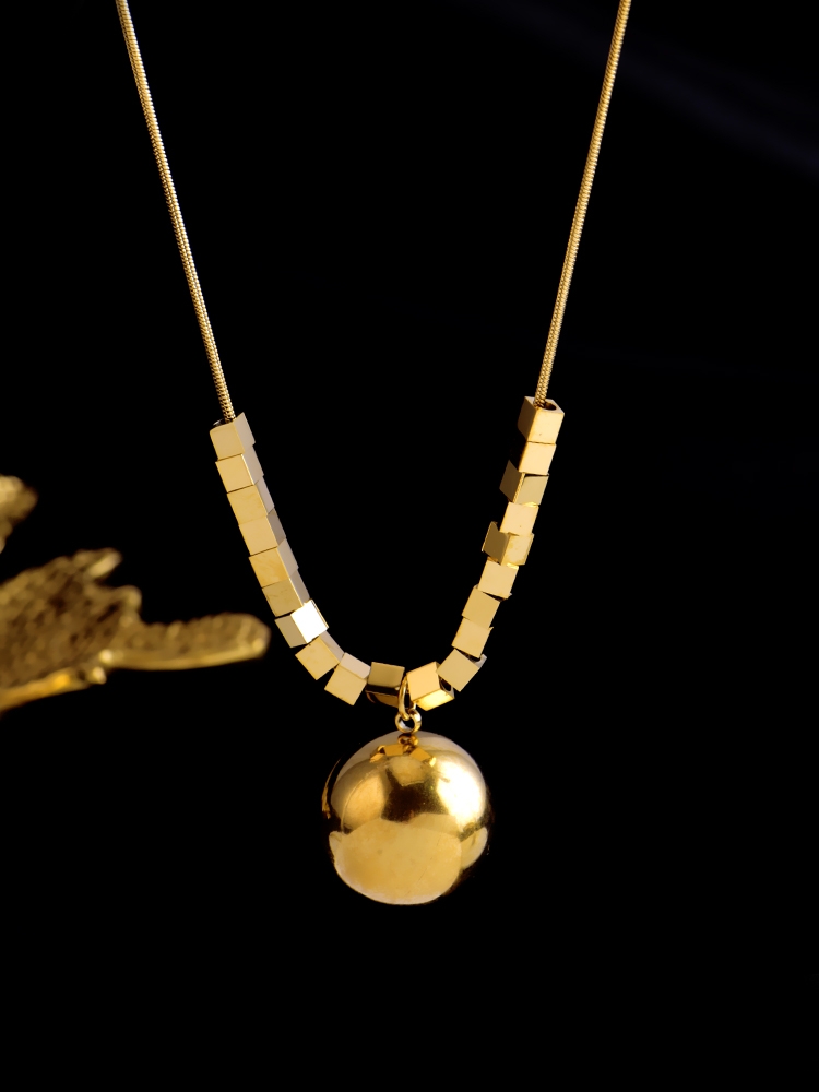 国潮轻奢钛钢项链女不掉色设计感小众好运珠大牌锁骨链高级感毛衣链潮