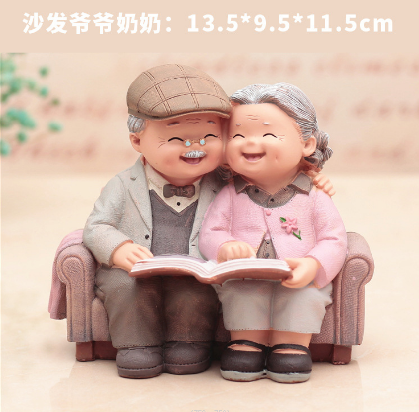 Creative couple ornaments as wedding anniversary gifts