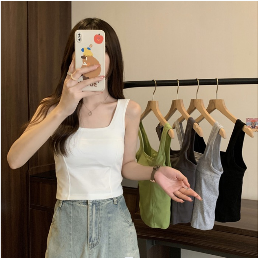 A small halter top for women, paired with a French sweet and hot girl as an inner layer and a base layer as an outer layer, is a popular 2022 top