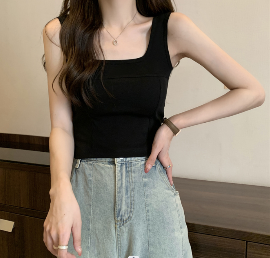 A small halter top for women, paired with a French sweet and hot girl as an inner layer and a base layer as an outer layer, is a popular 2022 top Application Scenario