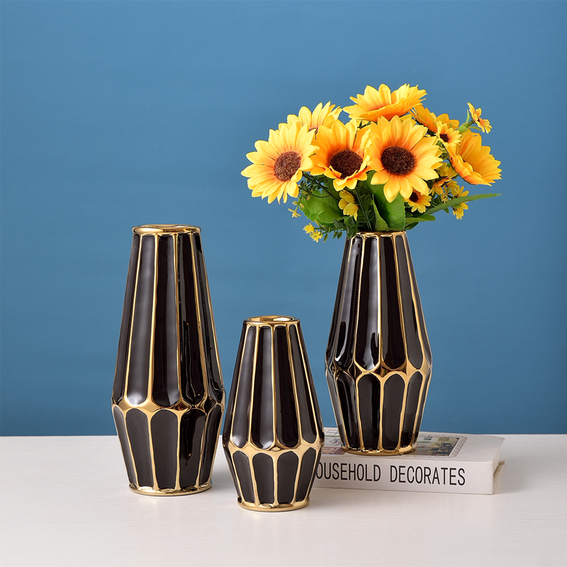 New light luxury ceramic electroplated vertical bar vase, living room flower vases, home decoration items, wedding and hotel soft decoration handicrafts Application Scenario
