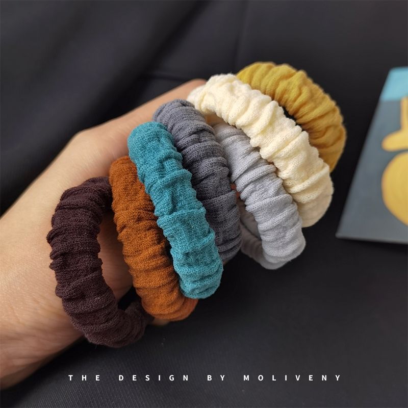 The high-quality, elastic bun hair tie is simple and fashionable. The thick rubber band women's hair tie is durable and won't damage the hair. Hair tie Application Scenario