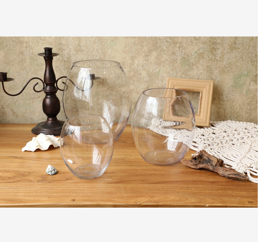 The classic transparent glass vase is modern and simple Specification image