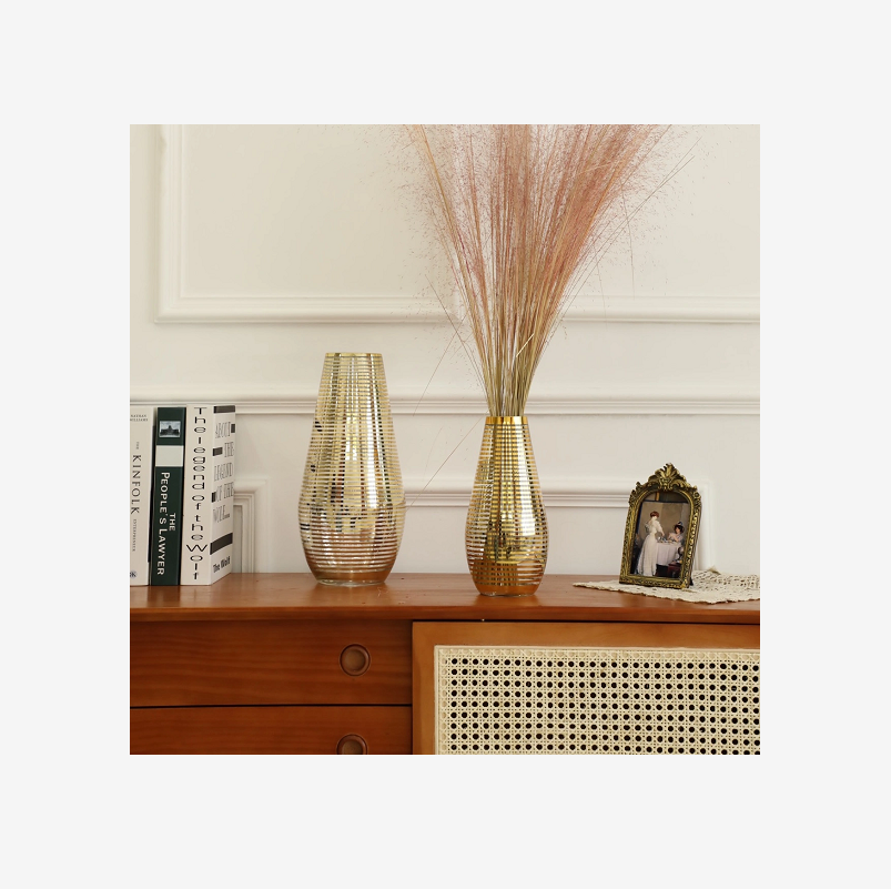 Electroplated glass vase, cannonball-shaped flower arrangement container, modern, simple and creative vase decoration Specification image