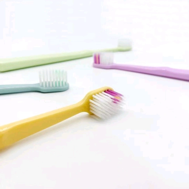 Two sets of adult household color manual fresh daily cleaning and care toothbrushes with soft bristles detail image 3