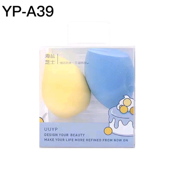 Two female students with dry and wet dual-purpose beauty products turned into large beauty powder puffs when they got wet while applying makeup detail image 4