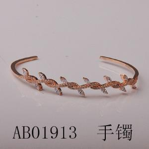 Fashionable, individual, light luxury, niche design, exaggerated high-end feel, cold style 2022 new model bracelet 804 details Picture