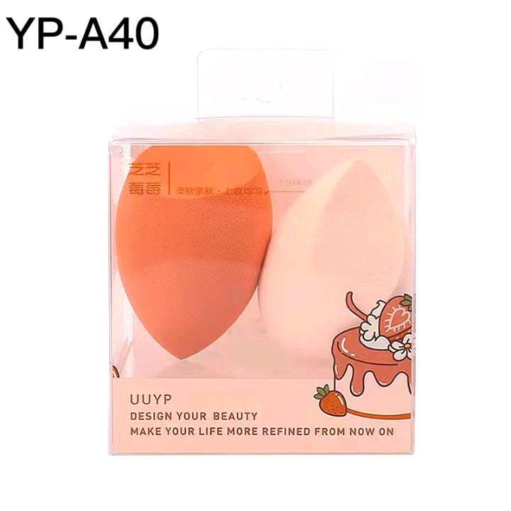 Two female students with dry and wet dual-purpose beauty products turned into large beauty powder puffs when they got wet while applying makeup