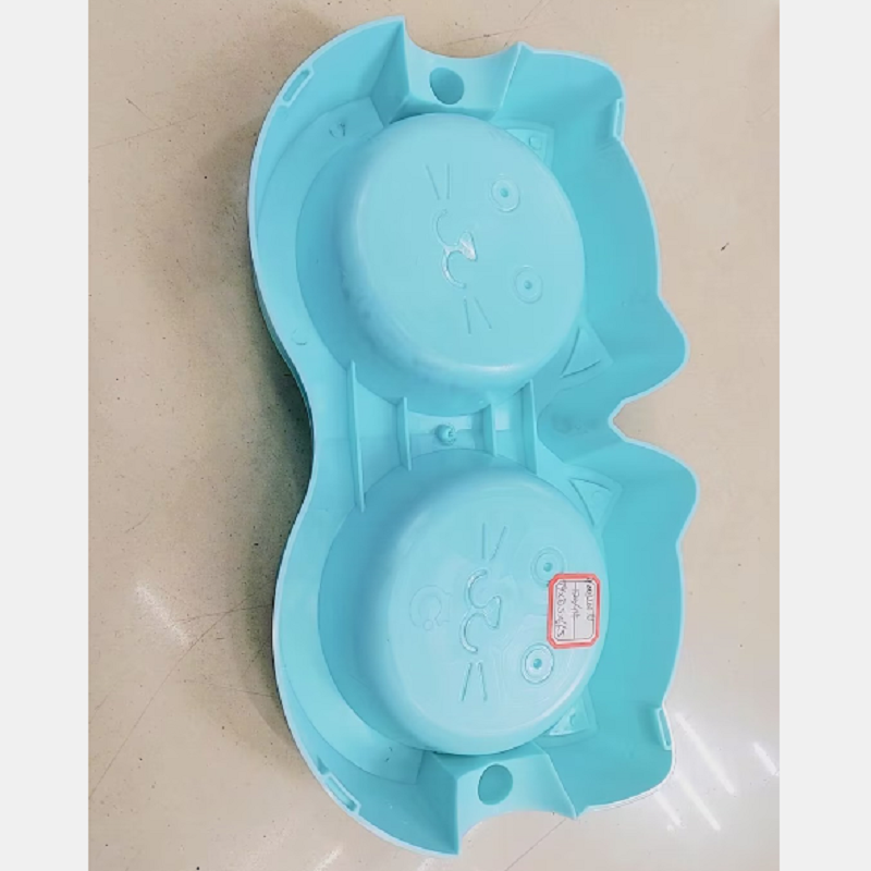 宠物智能喂养设备实物图