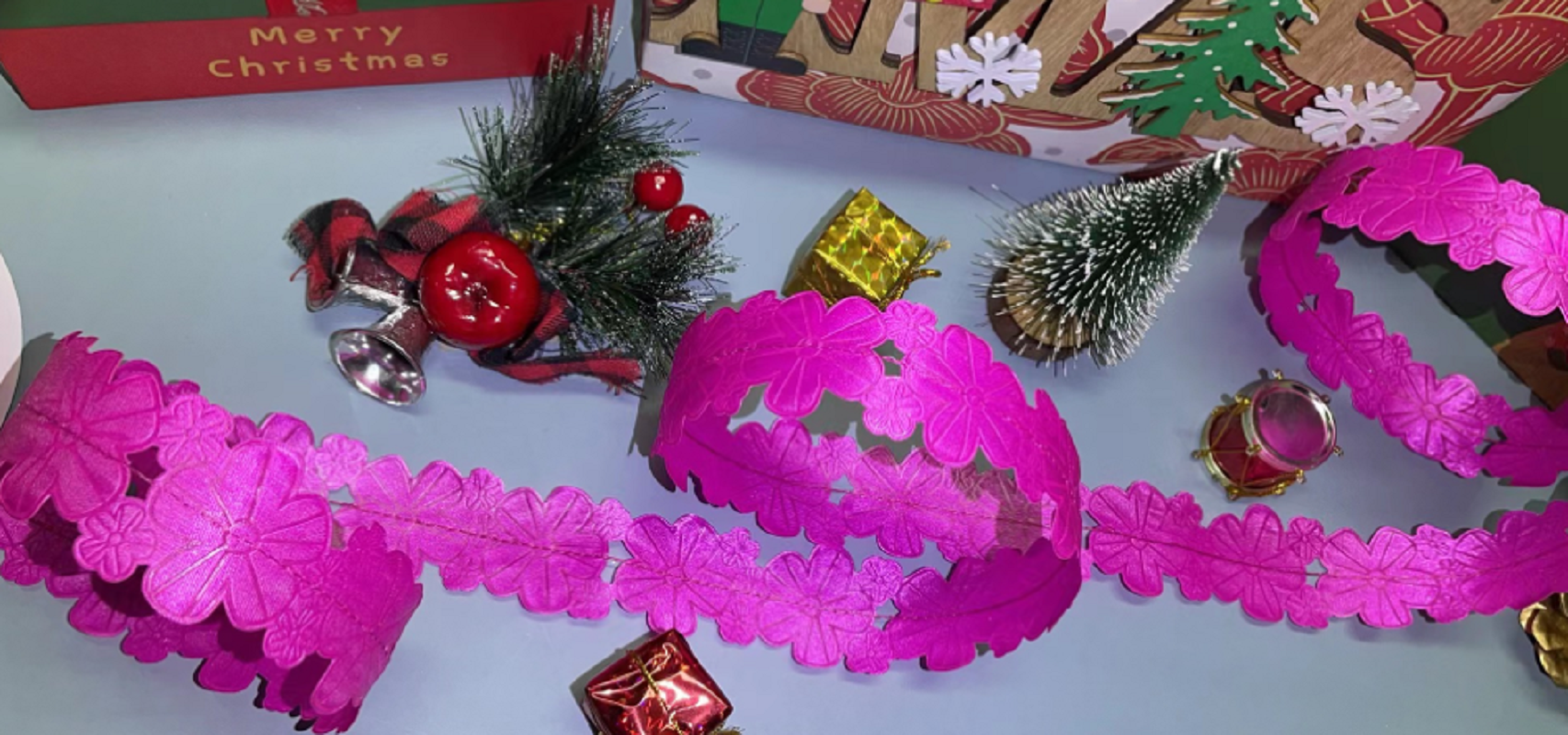 Item No. : 2256 Christmas Gift Packaging Decoration DIY Light Peach Five-petal Flower Double-sided Wire Webbing 3.8cm Application Scenario