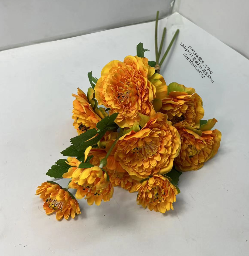 Wedding video: The bride holds a bouquet of flowers and makes a bouquet. Home decoration: In the living room, conference hall, and hotel lobby, a simulated No. 9 snow lotus bouquet is placed Item Picture