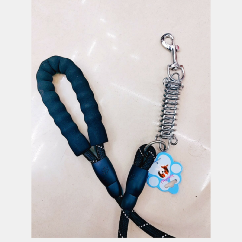 The pet leash is 150cm long and 1.2cm in diameter, with a non-elastic spring sponge handle Item Picture