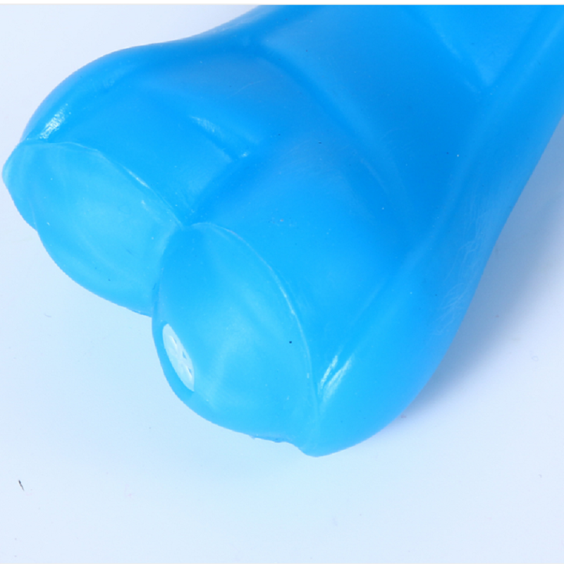 يطحن الكلب أسنانه ويأكل الحيوانات الأليفة Item Picture
