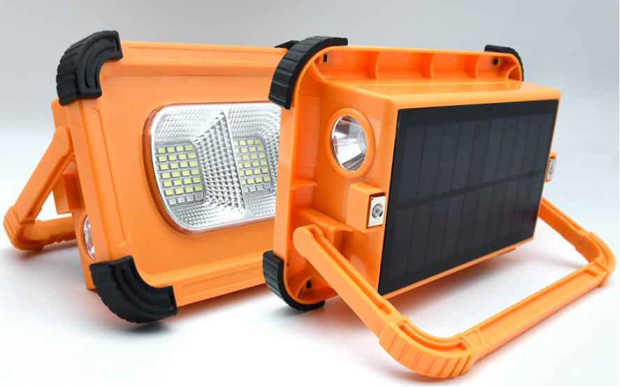 Hamilton 太阳能户外照明灯（带手电筒）