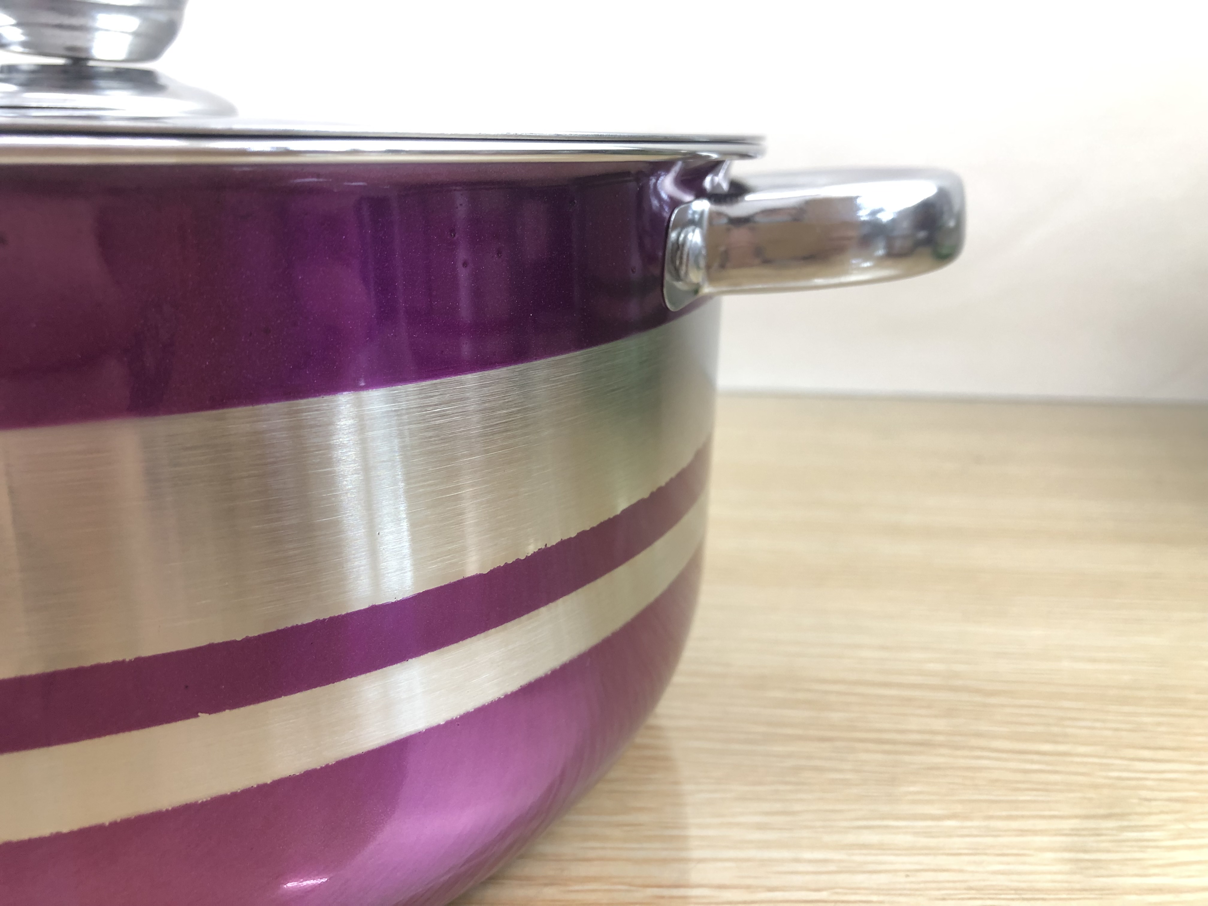 DF99042 Stainless steel pot set, four-piece set, hollow ear pot, natural color, silver color soup pot, milk pot, kitchen and hotel supplies, DF Trading house Application Scenario