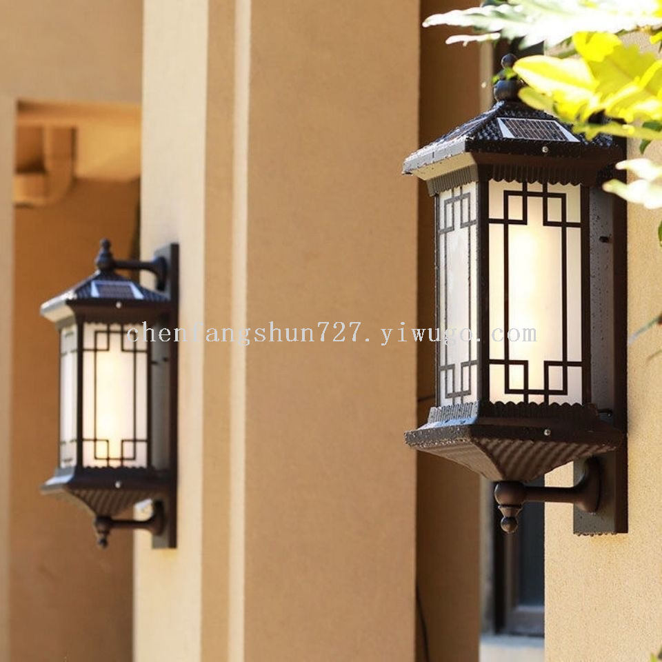 太阳能壁灯白底实物图